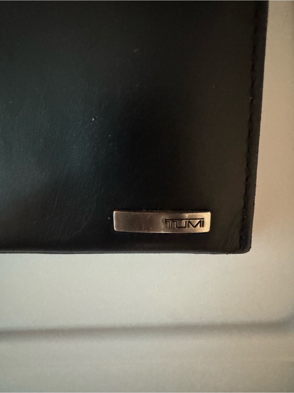 Tumi Black Leather Long Wallet with Metal Logo Plaque - Picture 2 of 6